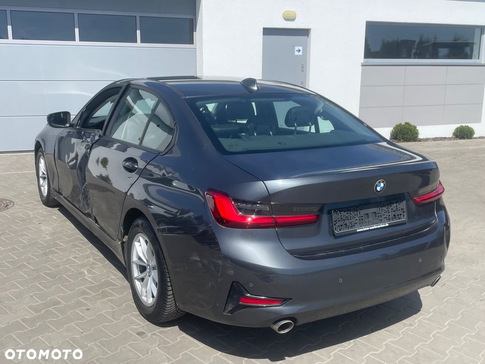 BMW Seria 3 318d - 4
