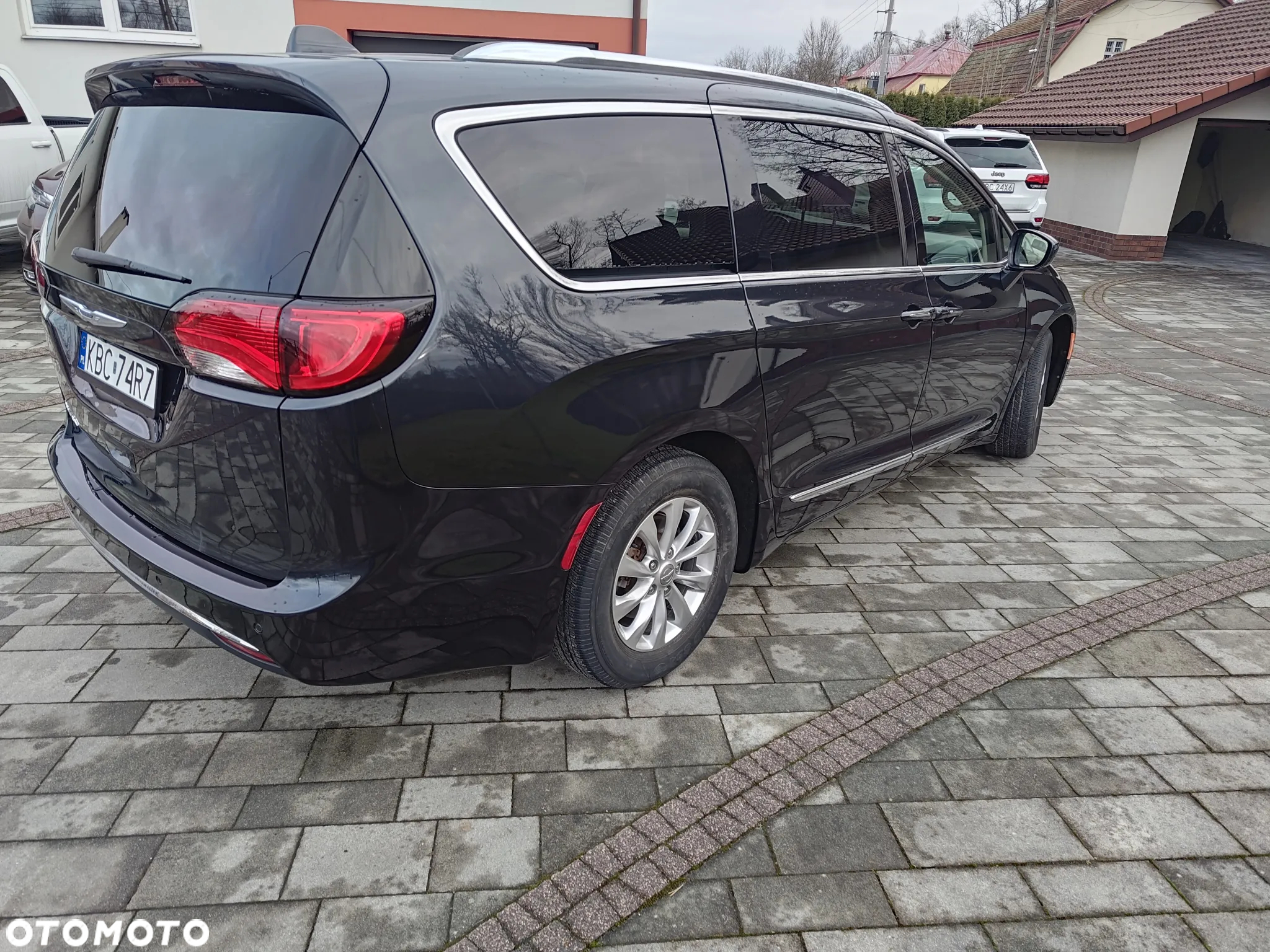 Chrysler Pacifica - 11