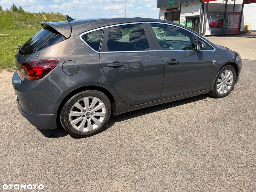 Opel Astra 2.0 CDTI Cosmo - 4