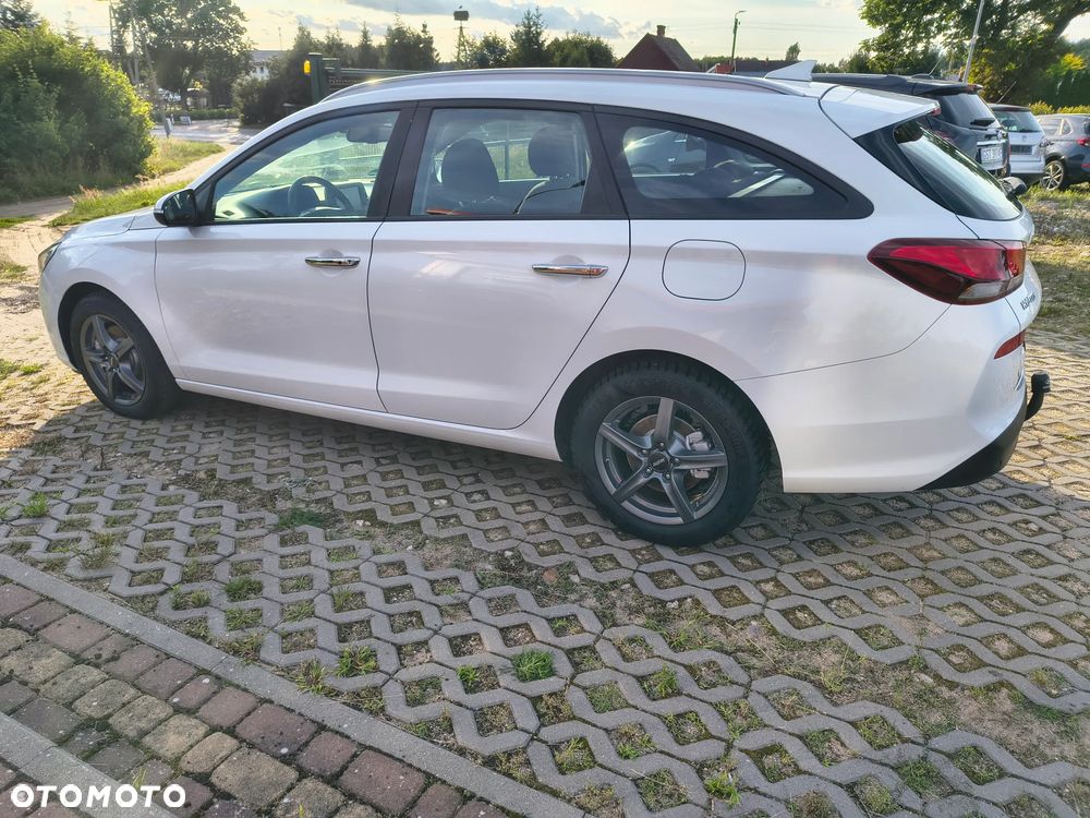 Hyundai i30 blue Kombi 1.6 CRDi Premium - 29