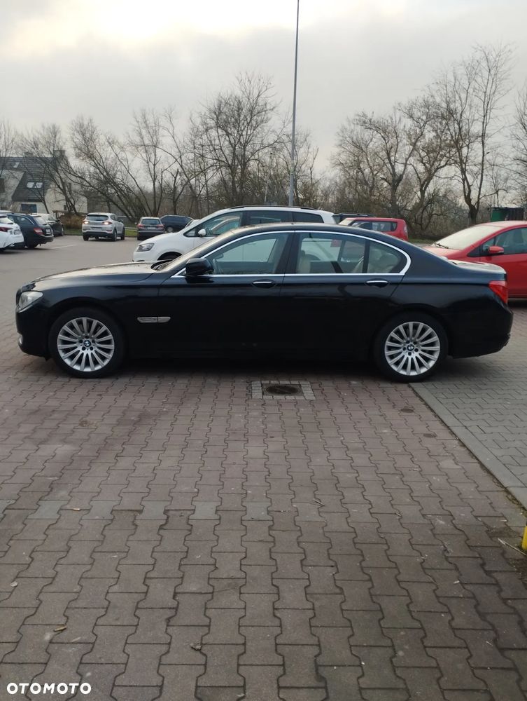 BMW Seria 7 740i - 17