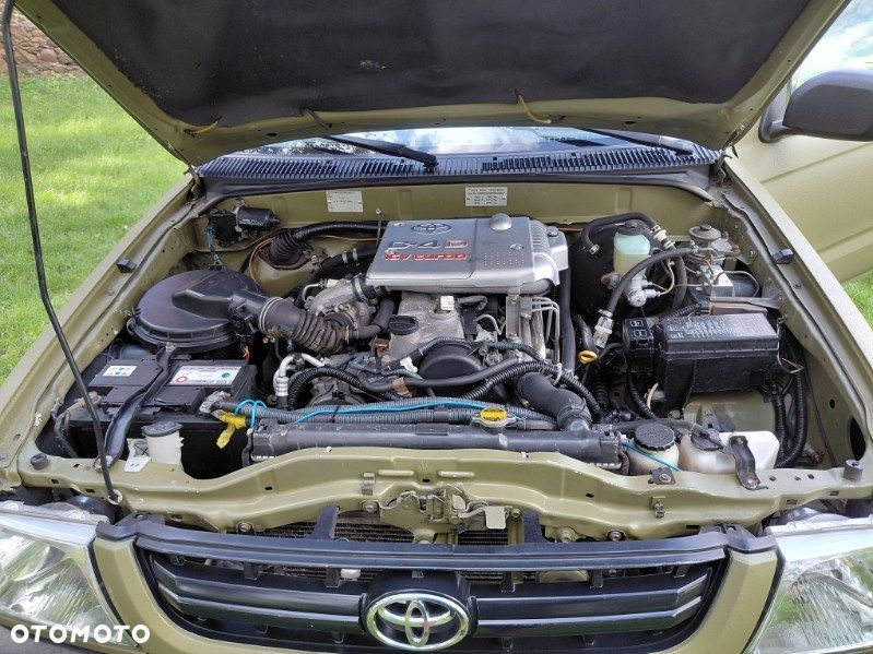 Toyota Hilux 2.5 D-4D DLX + - 5