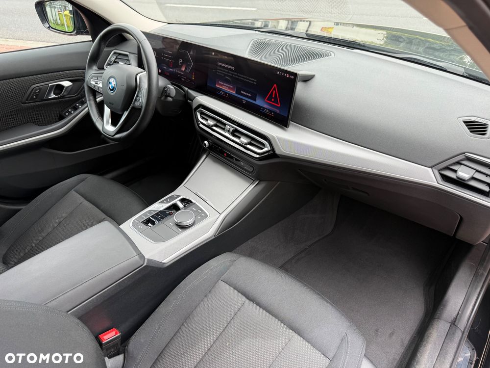 BMW Seria 3 320e PHEV sport - 17
