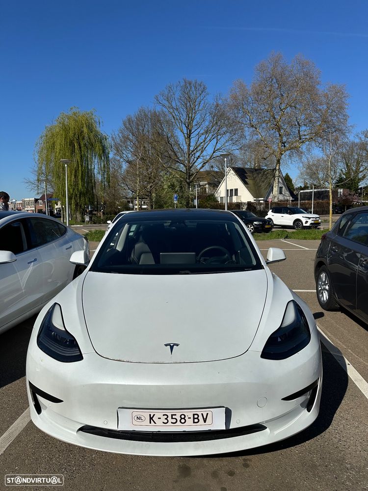 Tesla Model 3 - 1