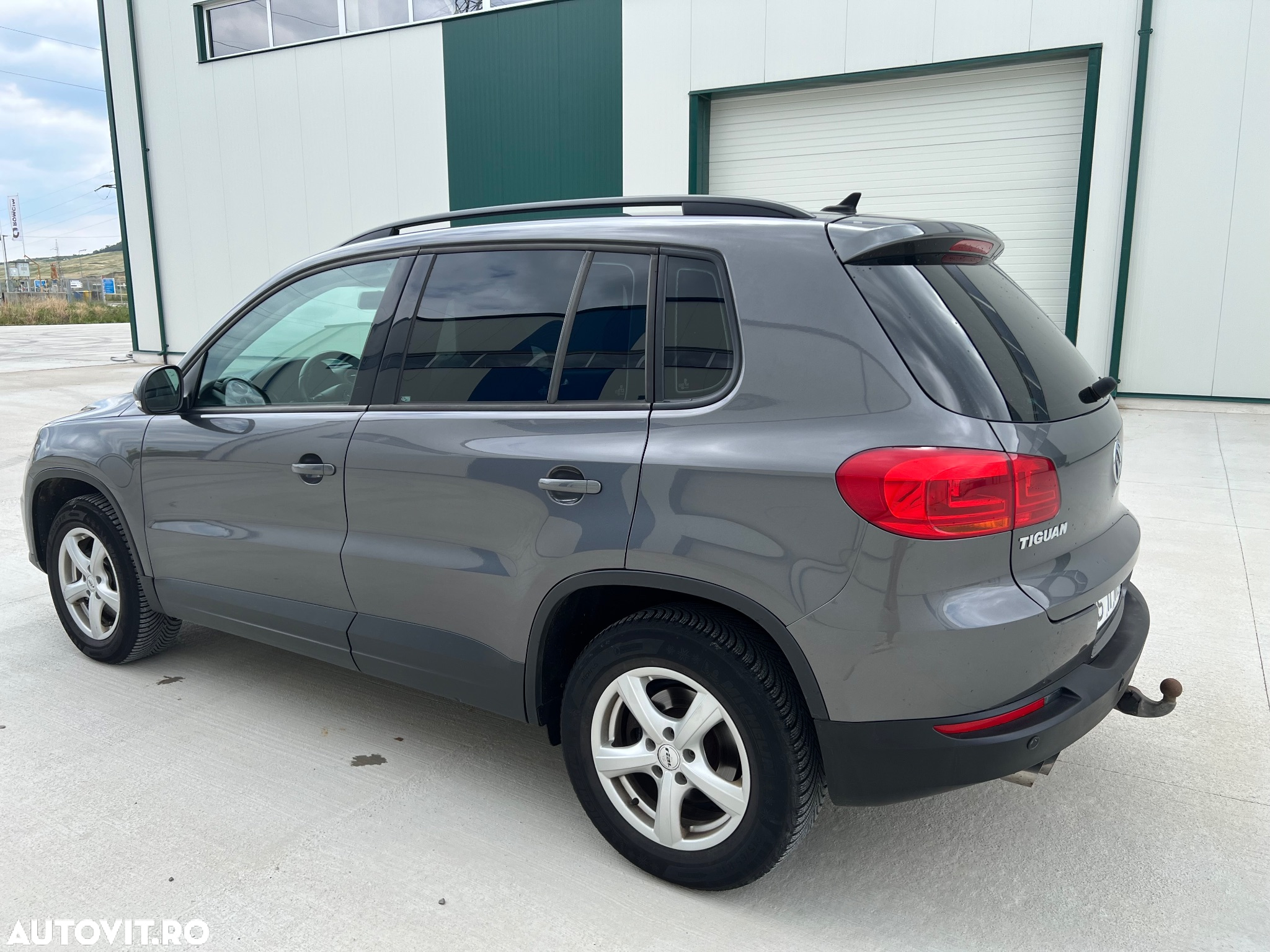 Volkswagen Tiguan 2.0 TDI 4Motion DSG Sport & Style - 3