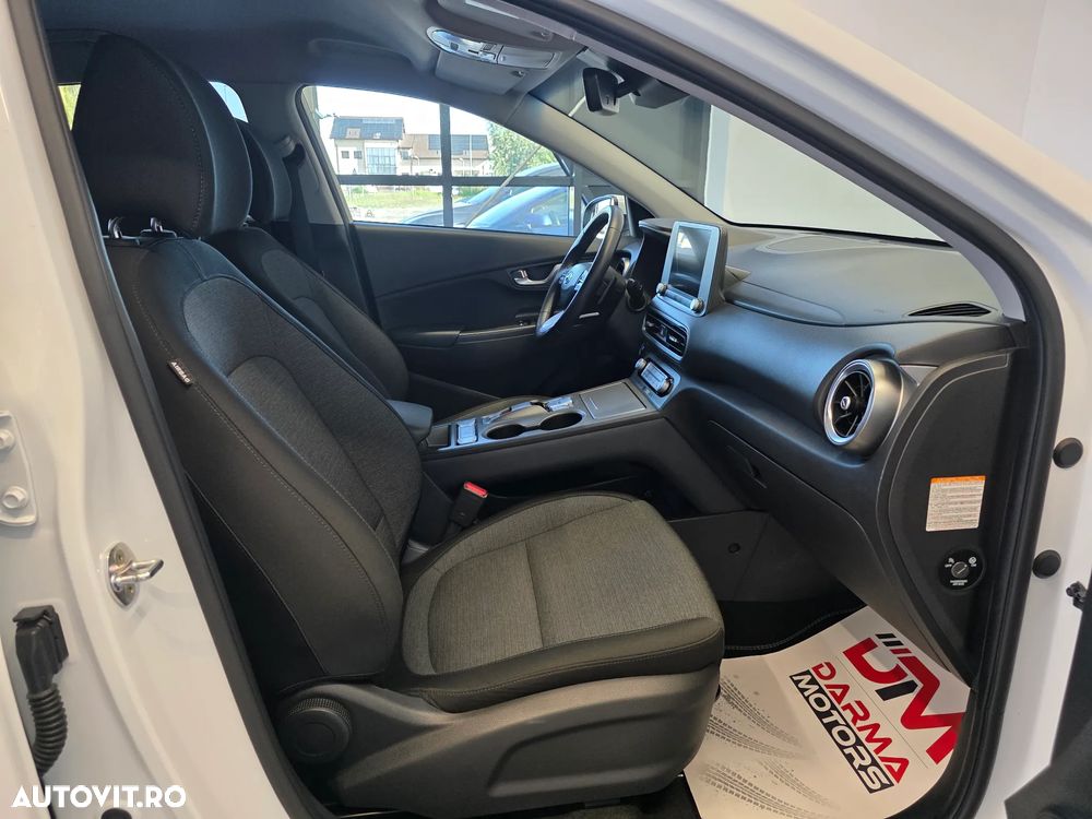 Hyundai KONA Select - 9