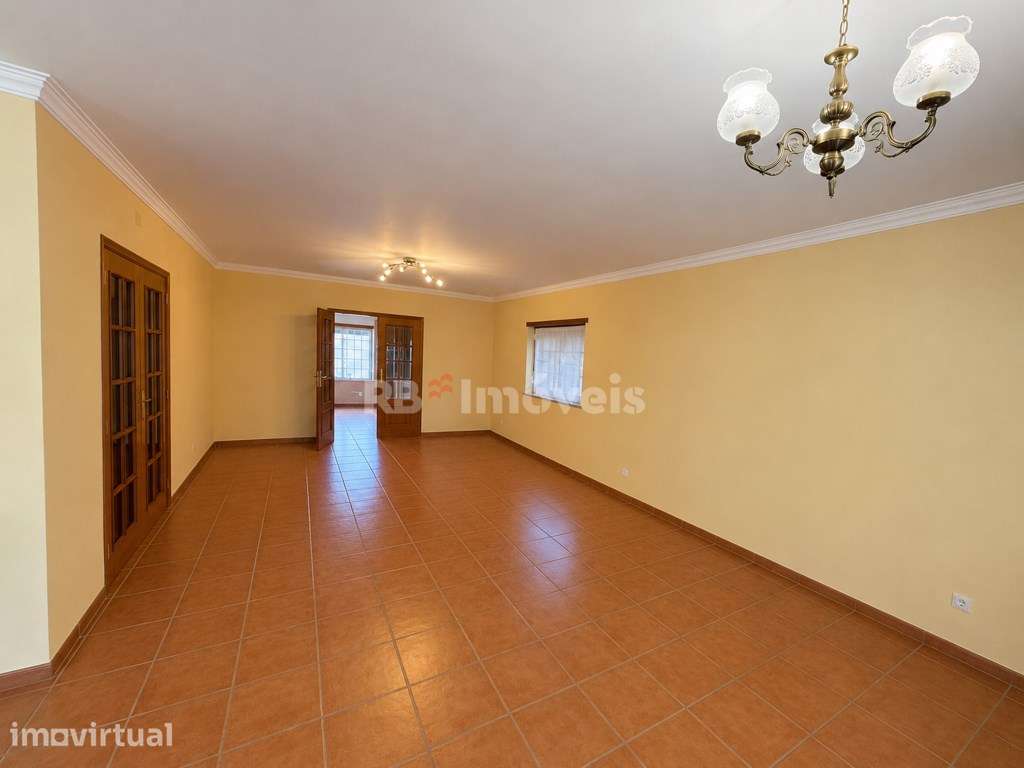 Moradia Familiar T5 na Golegã - Espaço para Toda a Família - Grande imagem: 2/39