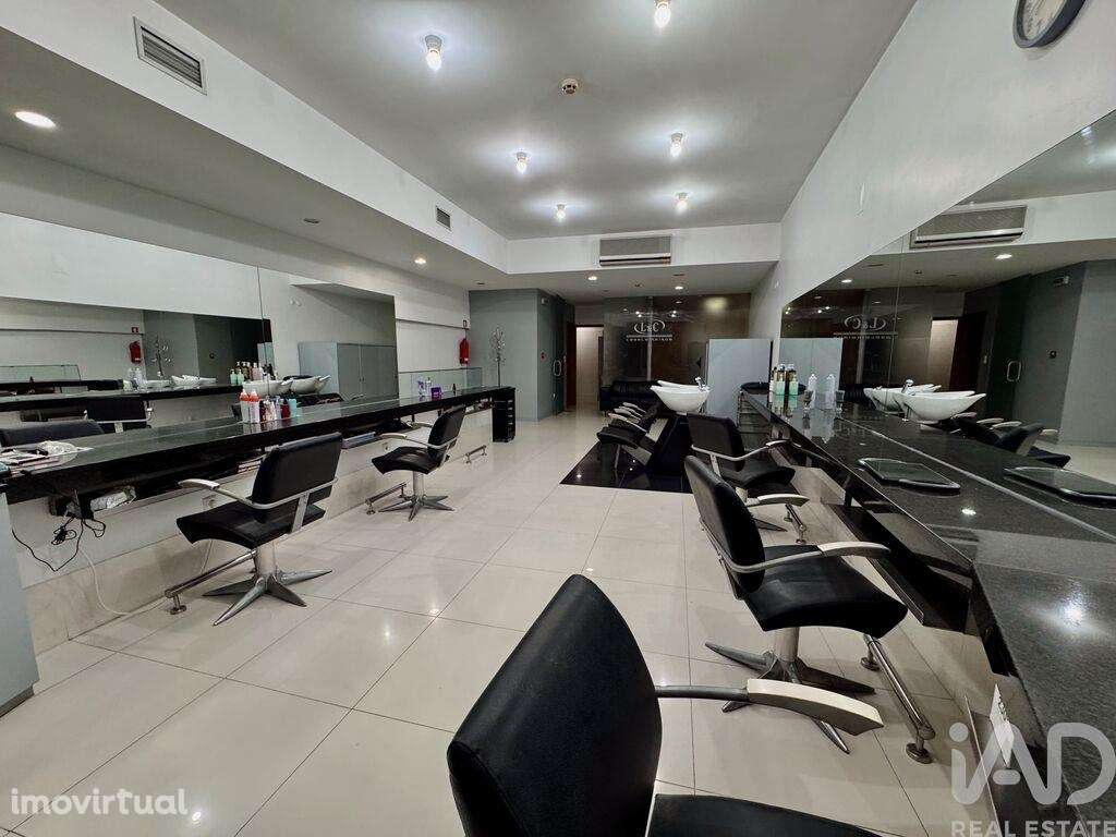 Loja / Estabelecimento Comercial em Mafamude e Vilar do Paraíso de 97, - Grande imagem: 2/16