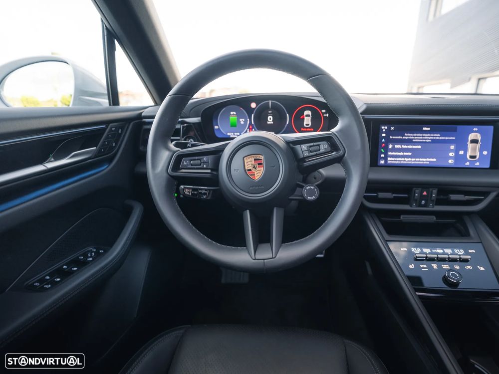 Porsche Macan Electric - 17