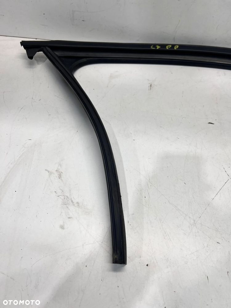USZCZELKA DRZWI PRAWY PRZÓD AUDI A6 C7 4G0837432 - 2