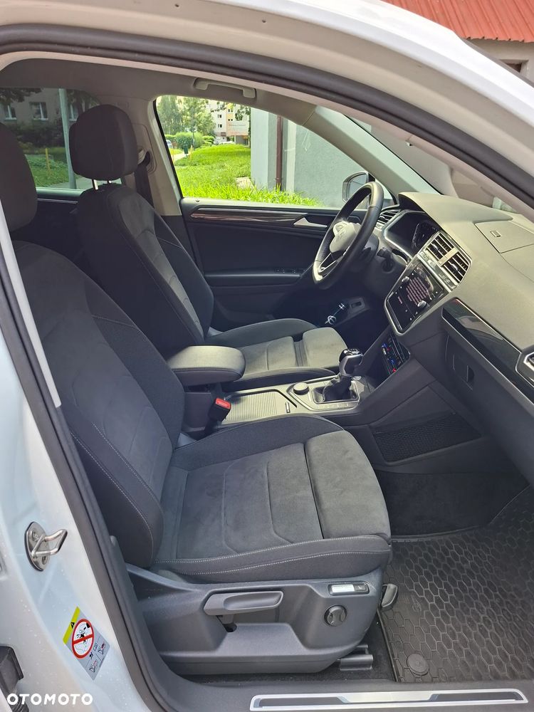 Volkswagen Tiguan 2.0 TDI SCR 4Mot Elegance DSG - 24