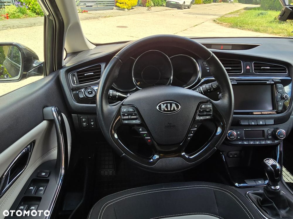 Kia Ceed - 13