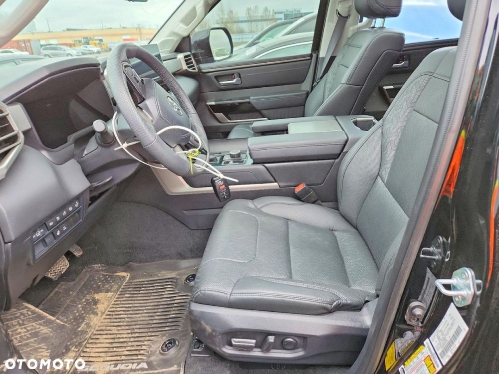 Toyota Sequoia - 8