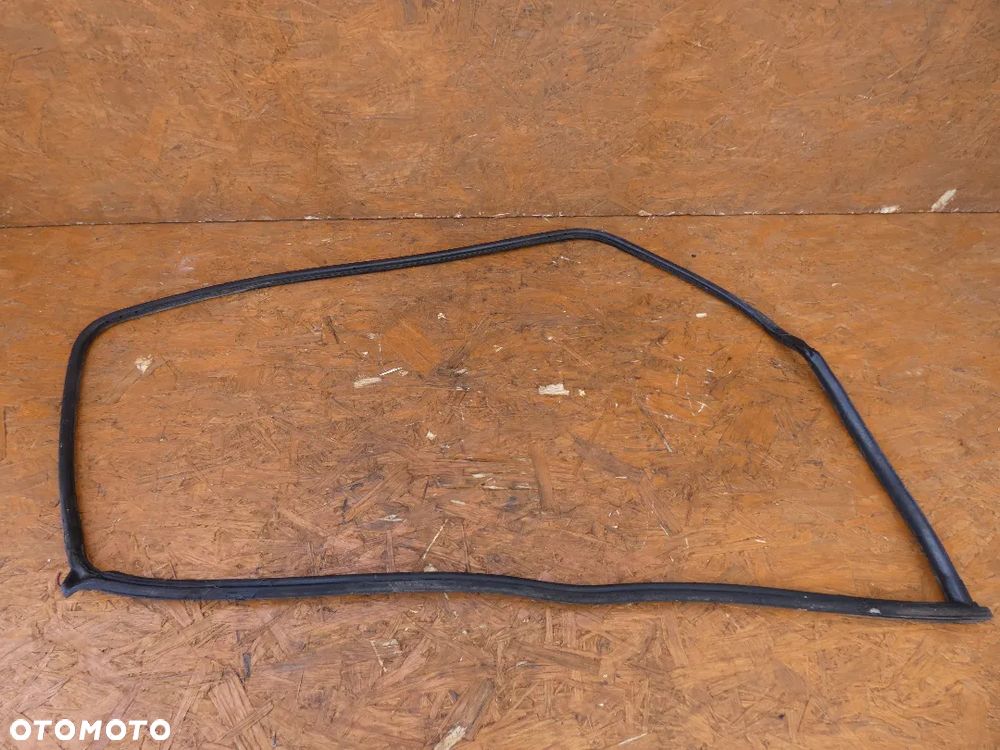 BMW E24 USZCZELKA KAROSERYJNA PRAWA - 2