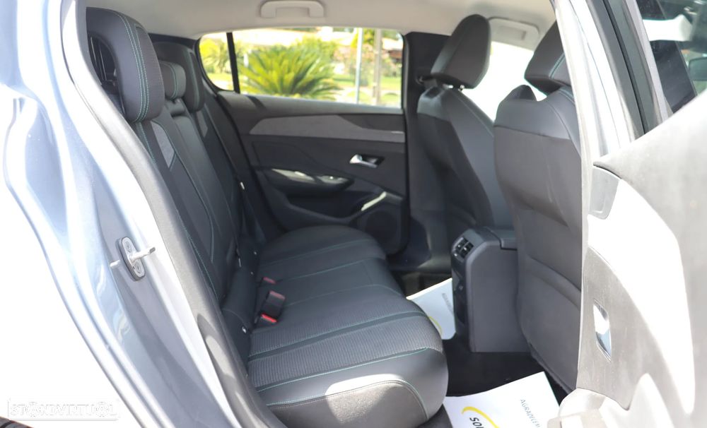 Peugeot 308 1.2 PureTech Allure Pack EAT8 - 13