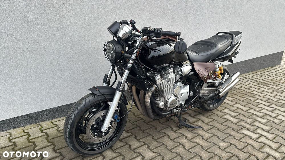 Yamaha XJR - 12