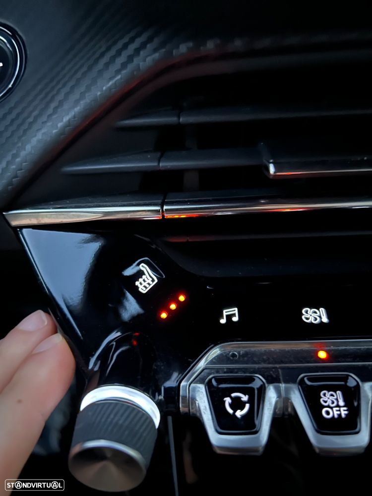 Peugeot e-208 GT - 8