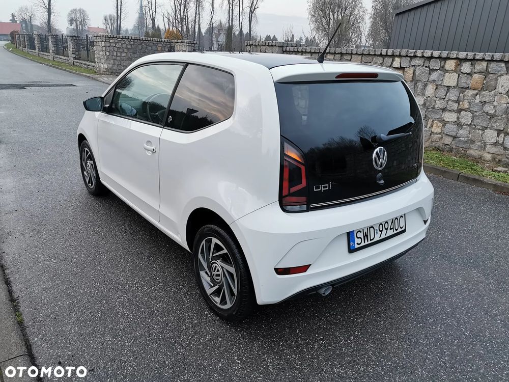 Volkswagen up! TSI (BlueMotion Technology) move - 13