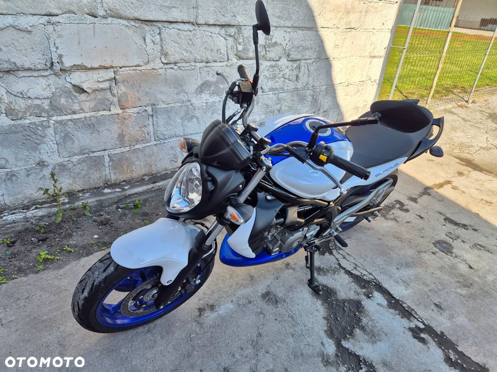 Suzuki Gladius - 10