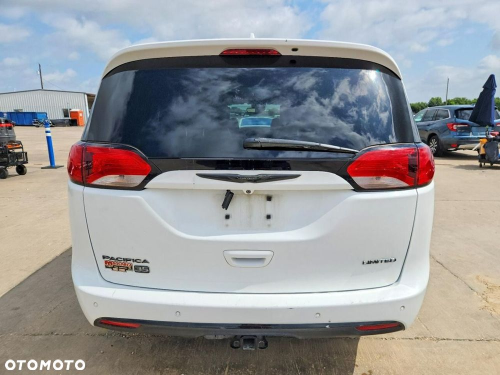 Chrysler Pacifica - 5