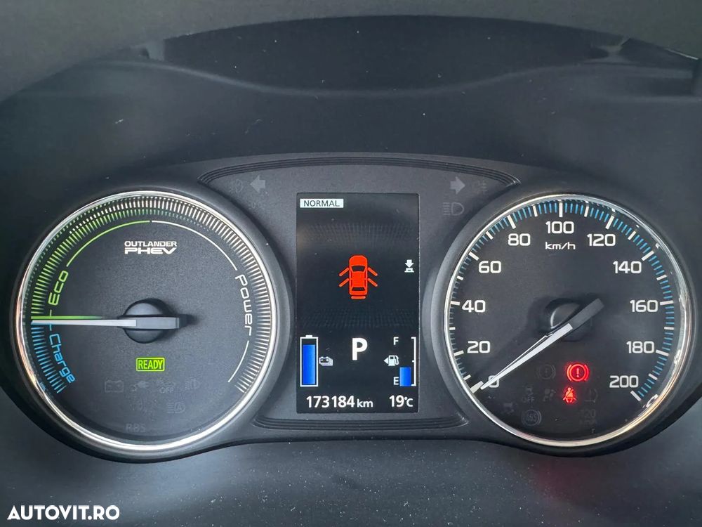 Mitsubishi Outlander 2.0 4WD Plug-In Hybrid Plus - 21