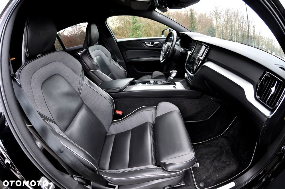 Volvo V60 T4 Geartronic R-Design - 26