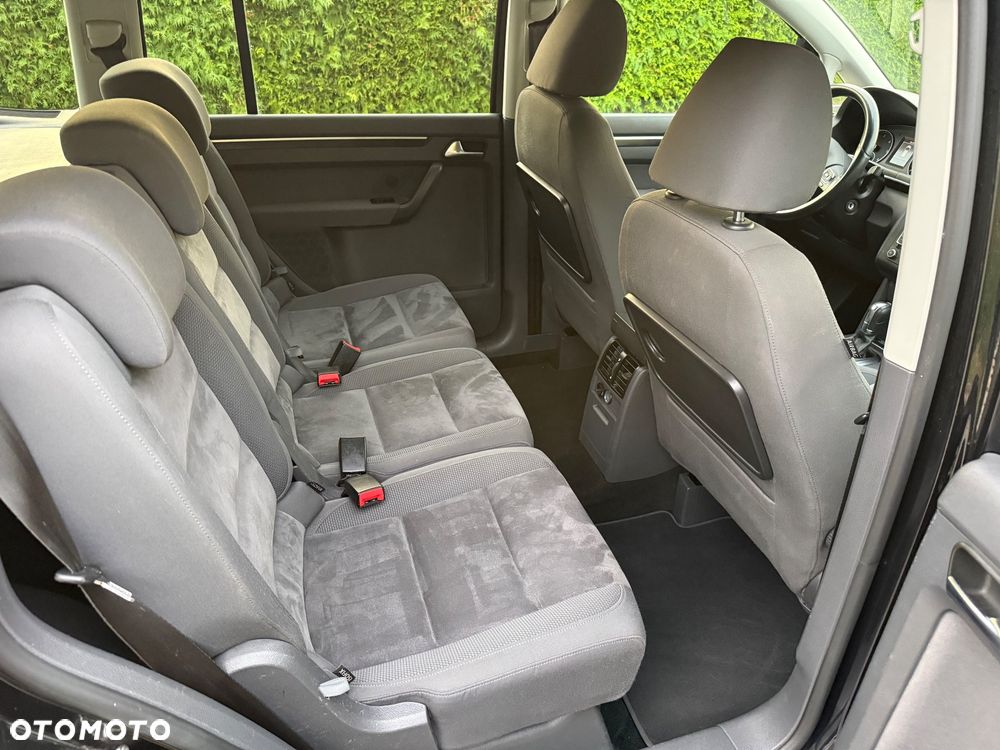Volkswagen Touran 2.0 TDI DPF DSG Highline - 13
