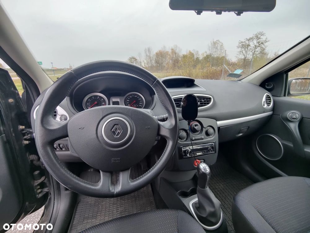 Renault Clio 1.2 16V 75 Dynamique - 11