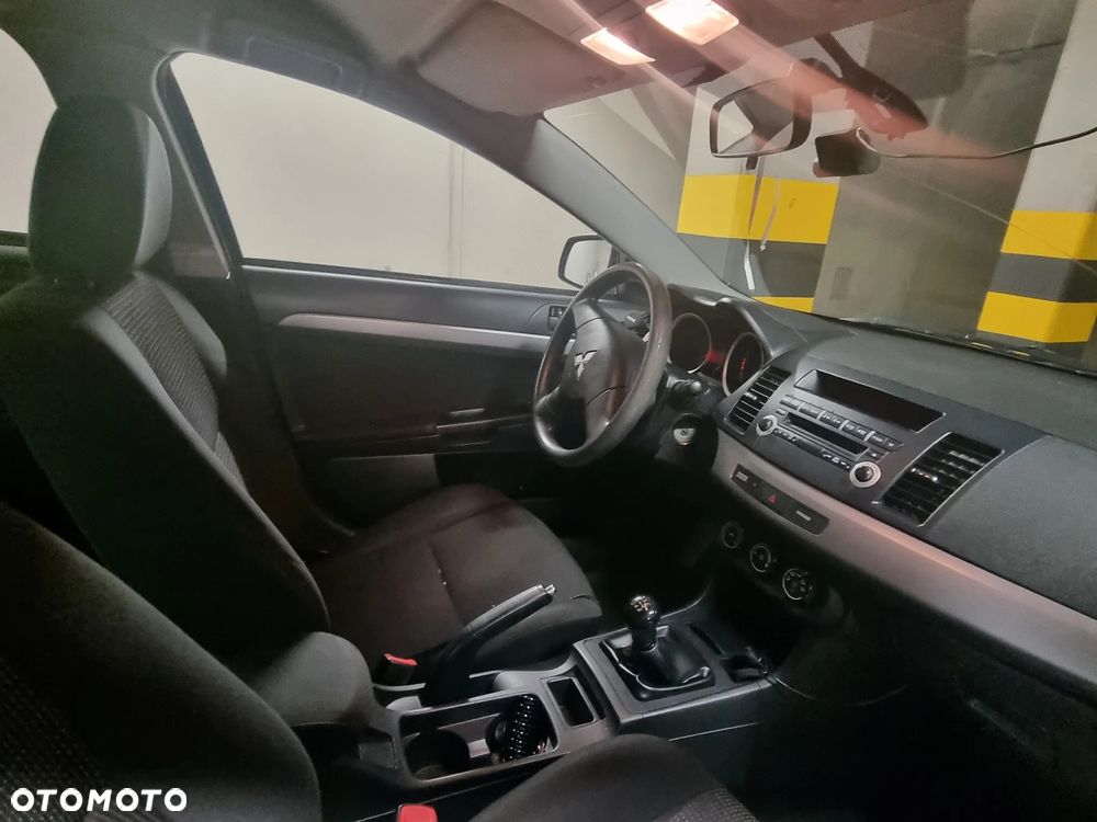 Mitsubishi Lancer 1.6 Inform - 11