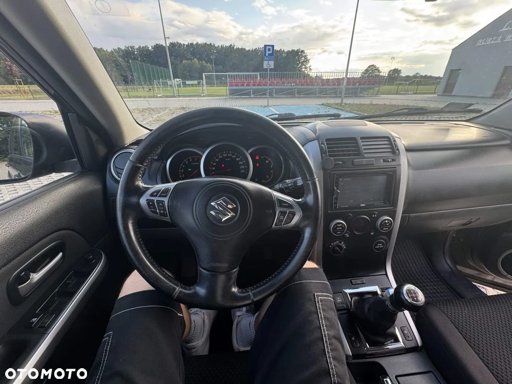 Suzuki Grand Vitara 2.4 De Luxe - 4