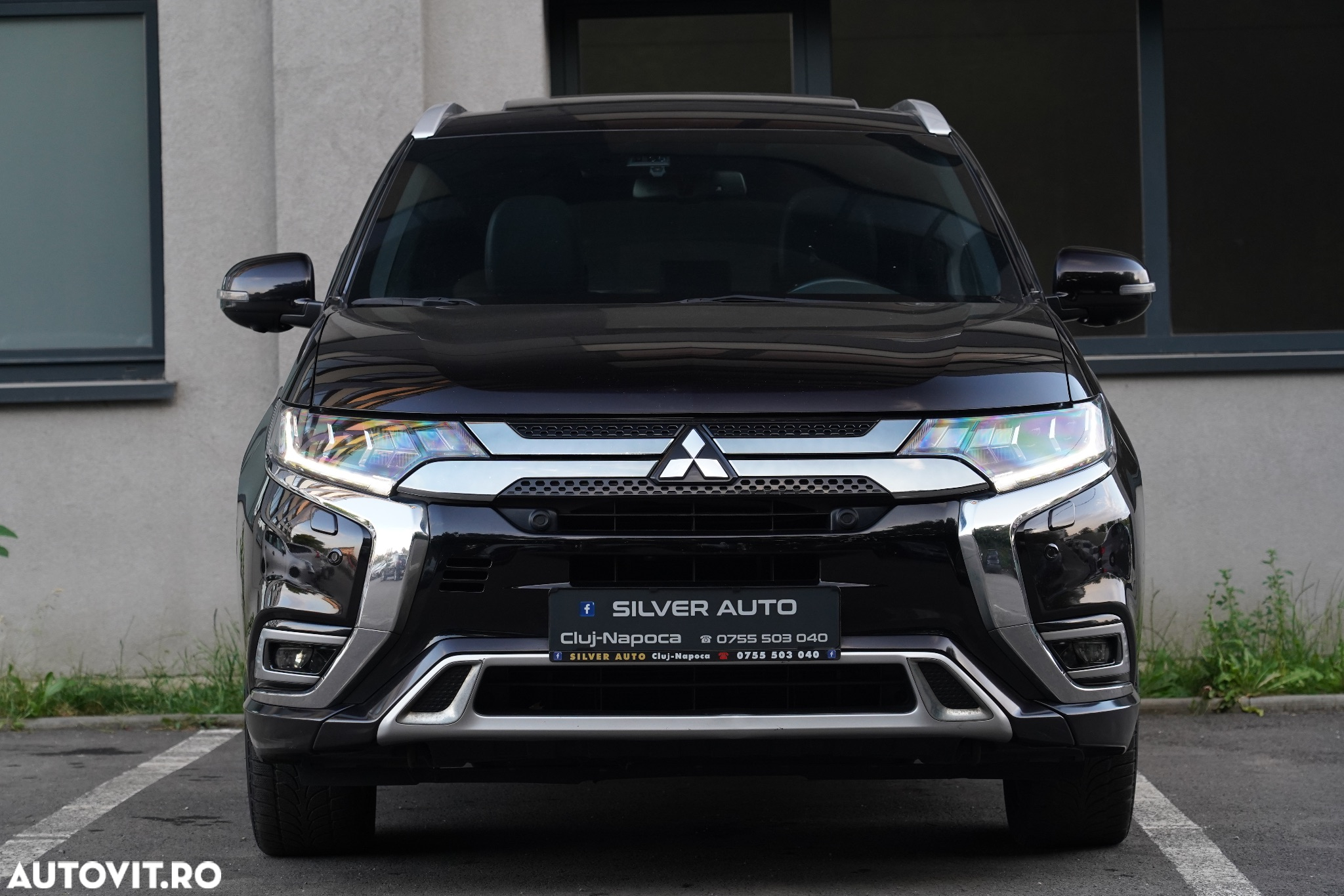 Mitsubishi Outlander 2.4 4WD Plug-In Hybrid Top - 24