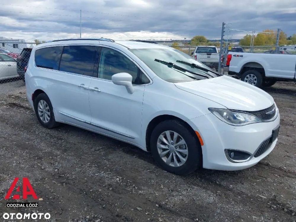 Chrysler Pacifica - 1