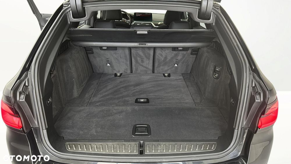 BMW Seria 5 520d xDrive mHEV - 19
