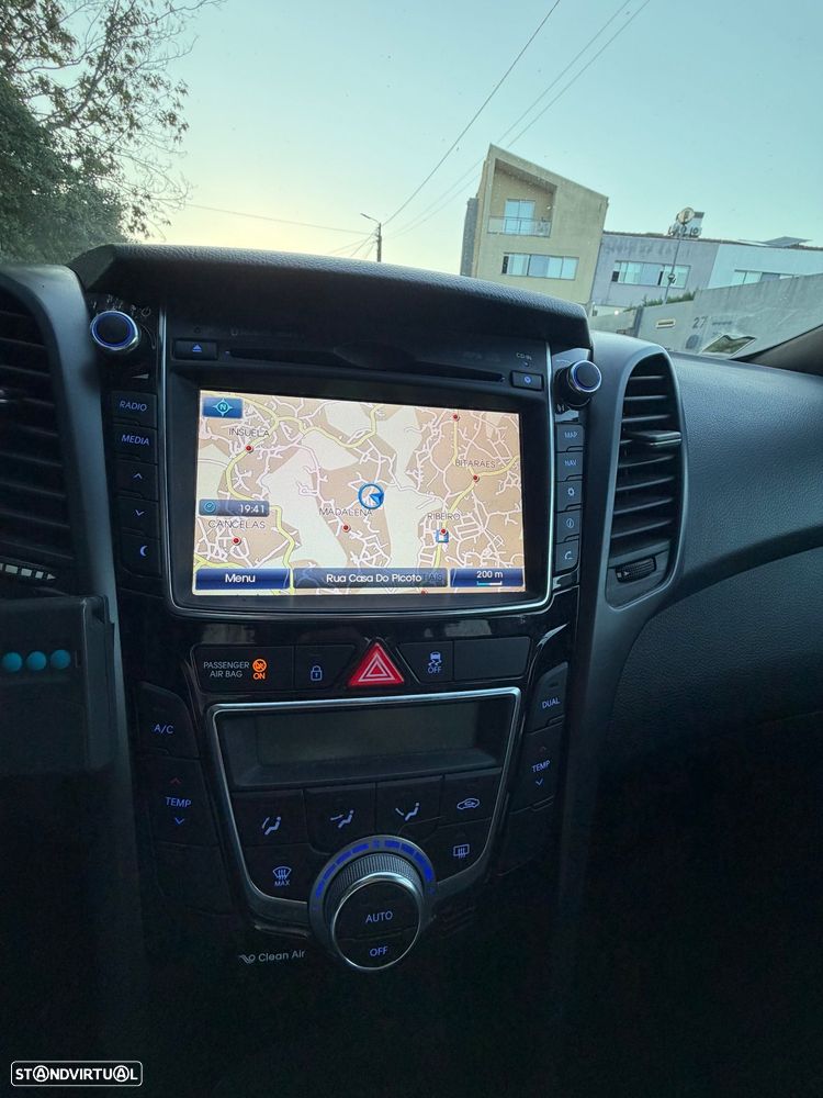 Hyundai i30 CW - 12