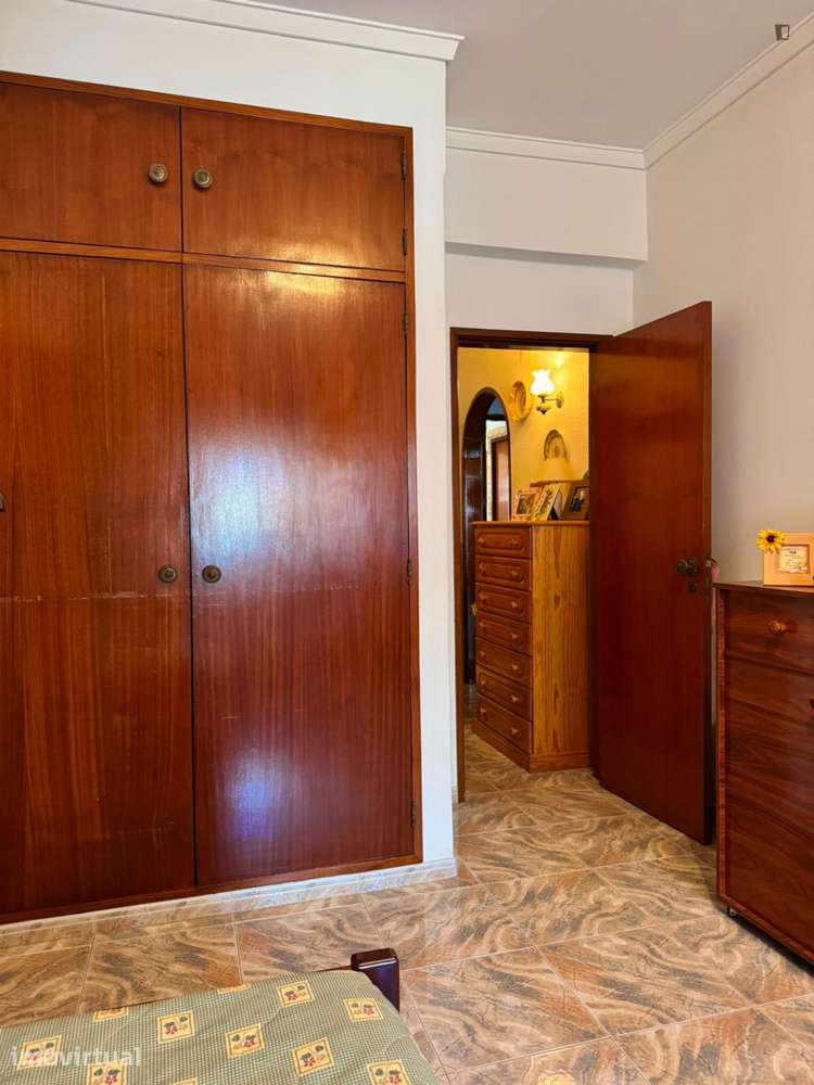 Quarto - localizado em Setubal - Grande imagem: 3/8