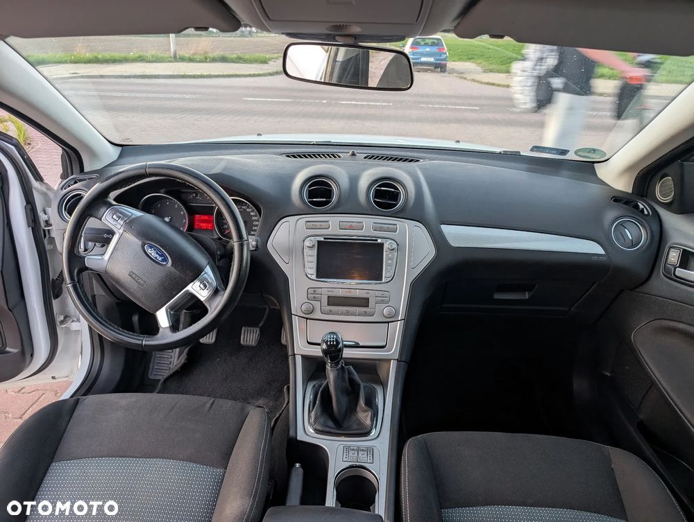 Ford Mondeo 1.6 Ambiente - 11