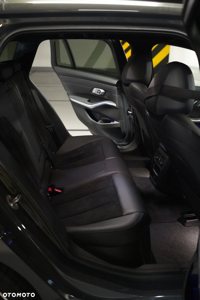 BMW Seria 3 320d xDrive M Sport sport - 24