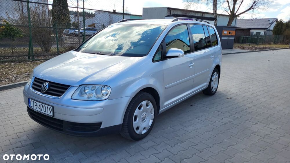 Volkswagen Touran 1.6 FSI Highline - 2