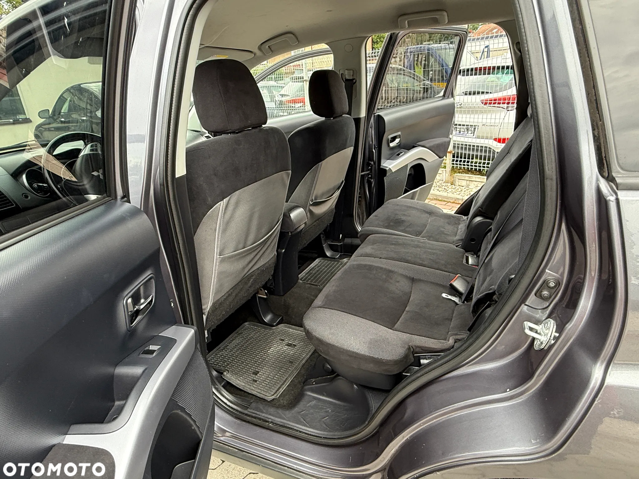 Mitsubishi Outlander 2.4 Intense + - 24