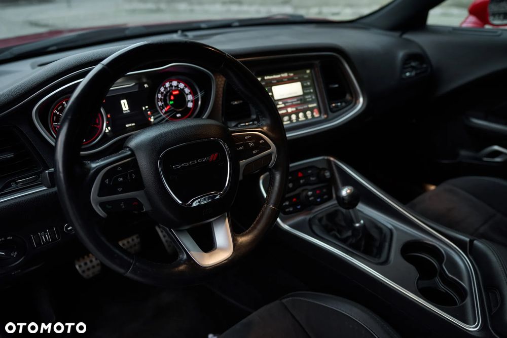 Dodge Challenger - 7