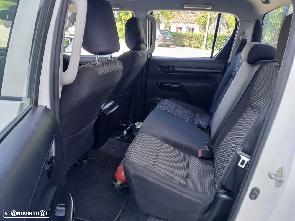 Toyota Hilux 2.4 D-4D 2WD CD - 10