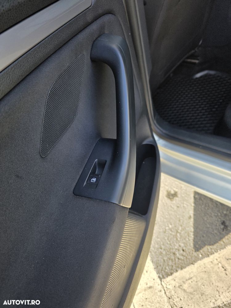 Volkswagen Golf 1.6 TDI DPF BlueMotion Technology Trendline - 13