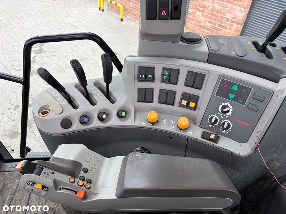 Claas Arion 640 - 9