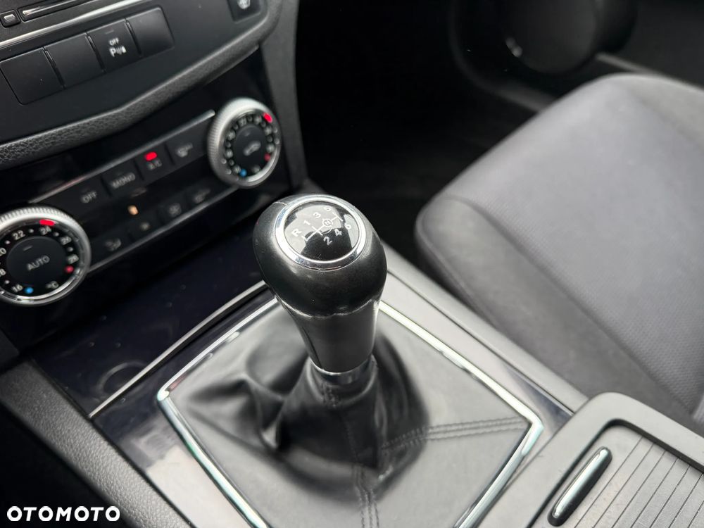 Mercedes-Benz Klasa C 220 CDI DPF (BlueEFFICIENCY) Elegance - 20