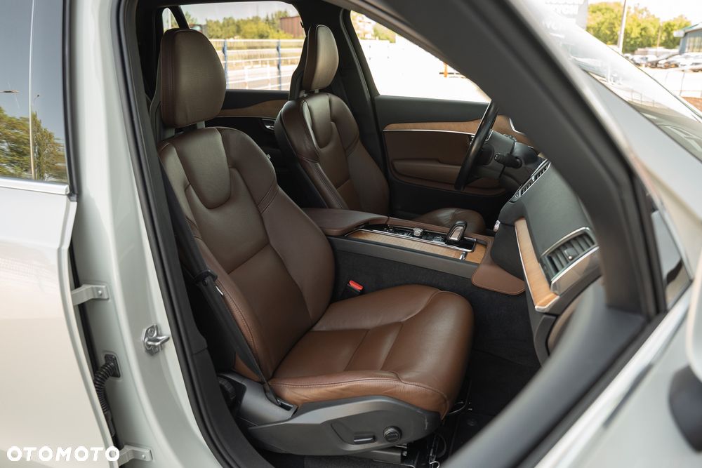 Volvo XC 90 B5 D AWD Geartronic Momentum - 22