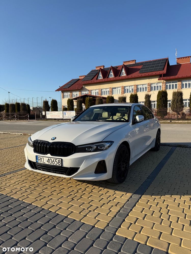 BMW Seria 3 330i xDrive Sport Line - 23