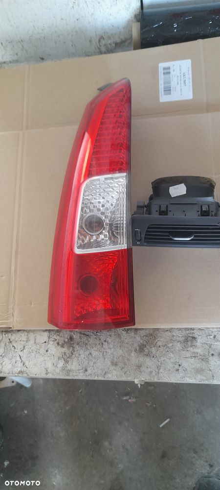 VOLVO V70   lampa lewa tylna górna - 1