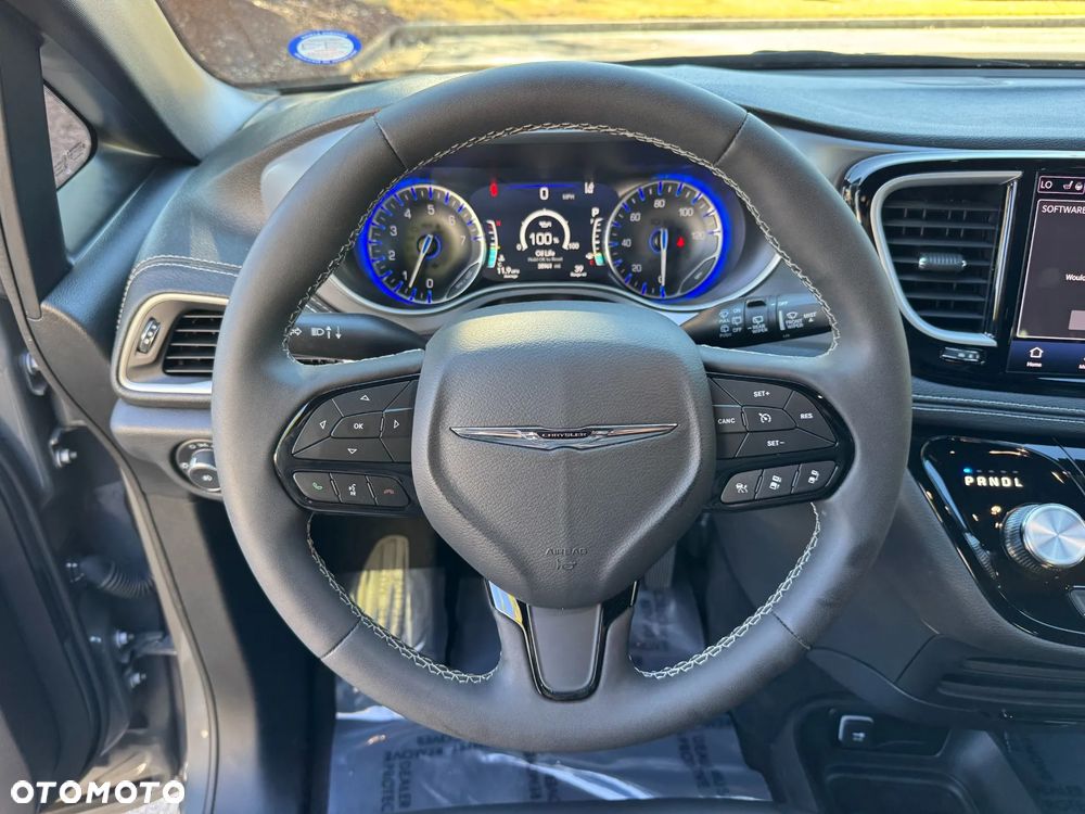 Chrysler Pacifica - 15
