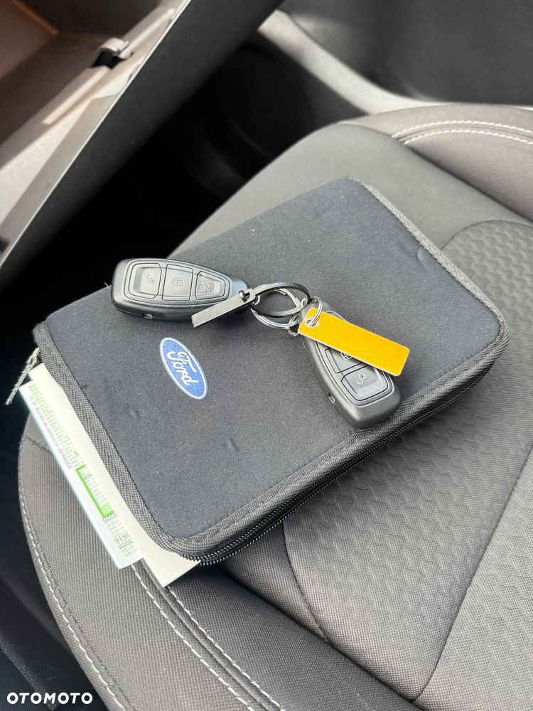 Ford Kuga 2.0 TDCi 2x4 Business Edition - 18