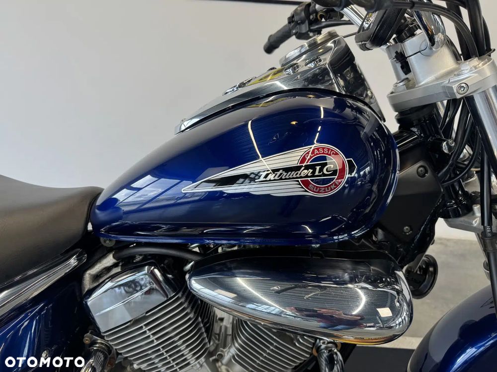 Suzuki Intruder - 11